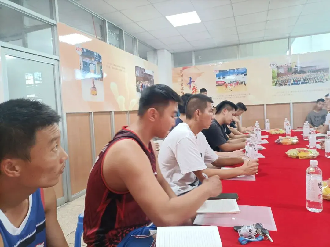 专业篮球运动员推荐的赛事训练计划_1